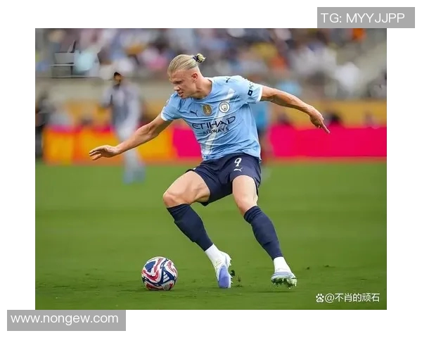 哈兰德：足坛新星崛起的传奇旅程与未来展望