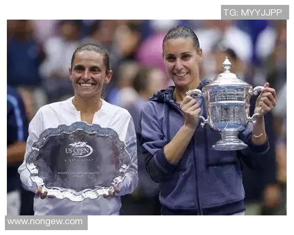 文奇与佩内塔的巅峰对决：网球场上的激情与荣耀之战