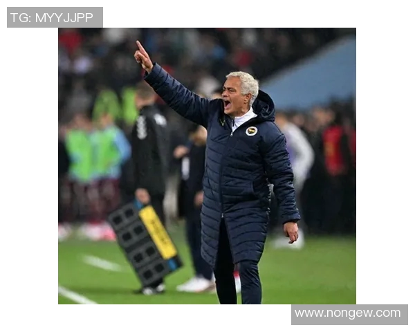 穆里尼奥因批评裁判被罚款25,000英镑:背后的故事与争议 穆里尼奥因批评裁判被罚款25,000英镑:背后的故事与争议