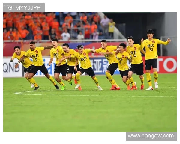 广州恒大迎战水原蓝，争夺亚冠小组赛关键胜利之战