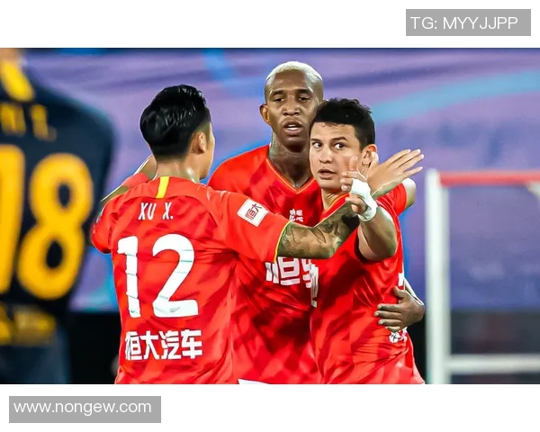 天津与恒大激战正酣比分悬念不断球迷期待精彩逆转瞬间