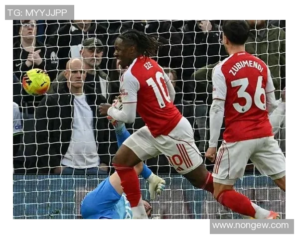 2002年阿森纳与曼联经典对决回顾：足球盛宴中的战术较量与传奇瞬间