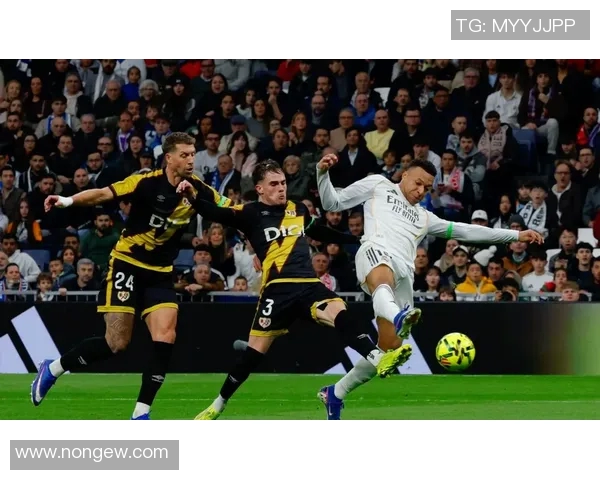 皇马迎战瓦伧西亚争夺欧冠小组赛关键胜利的激烈对决